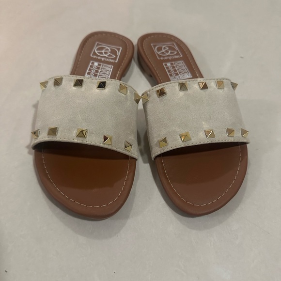 Everglades Brand. Nude color Sandals. Faux Suede Sandals. - Picture 3 of 5